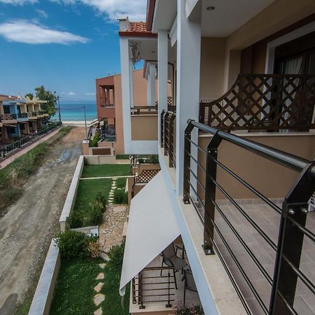 Dafni'S Seaside Luxury Studios Никити Экстерьер фото