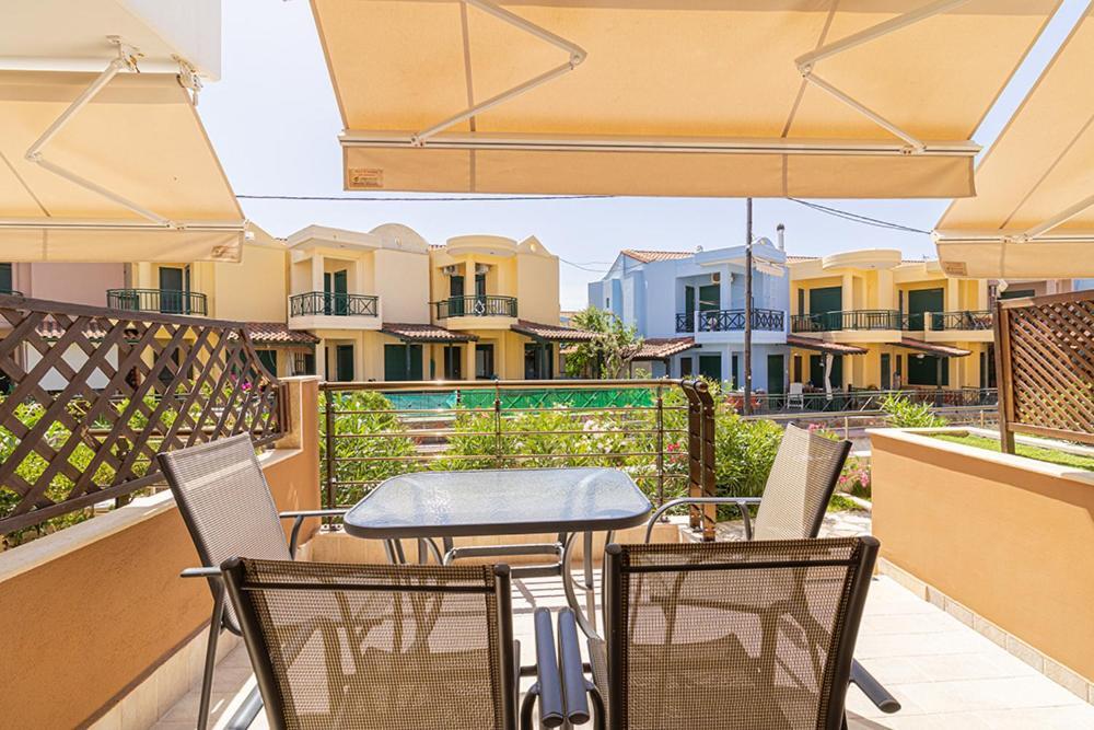 Dafni'S Seaside Luxury Studios Никити Экстерьер фото