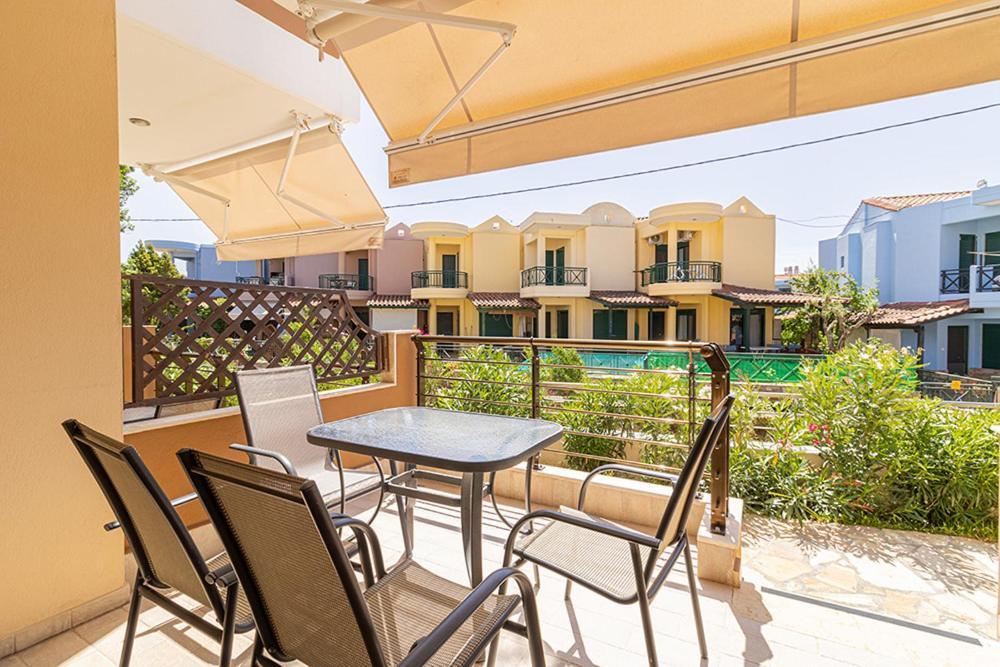 Dafni'S Seaside Luxury Studios Никити Экстерьер фото